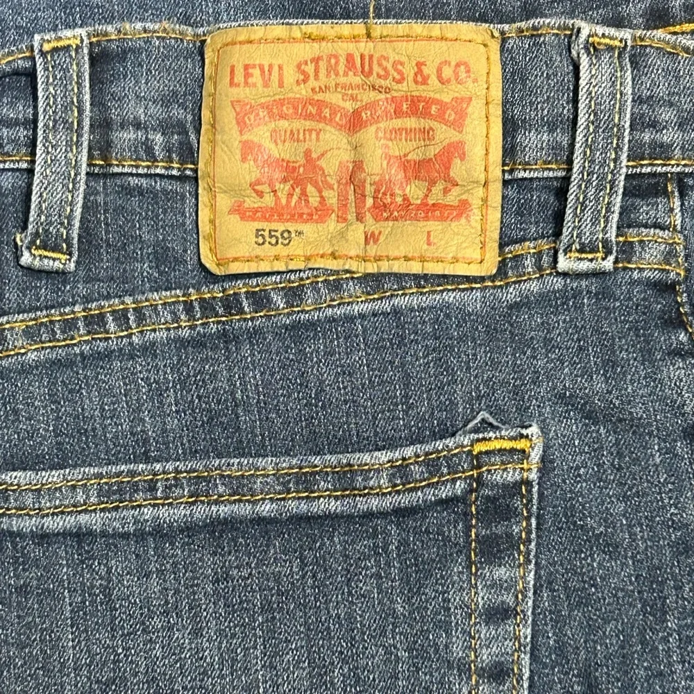 Levi’s 559 Blue Denim Jeans Men’s Size‎ 46 X 32
